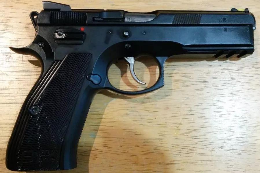脚踢glock,逼平1!为了世界竞技场,cz shadow2