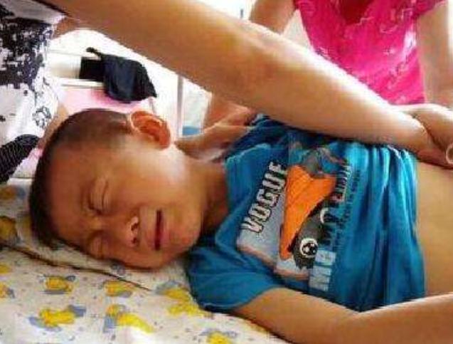                     2岁男宝呕吐不止，被紧急送医，医生诊断：这东西小孩不能吃