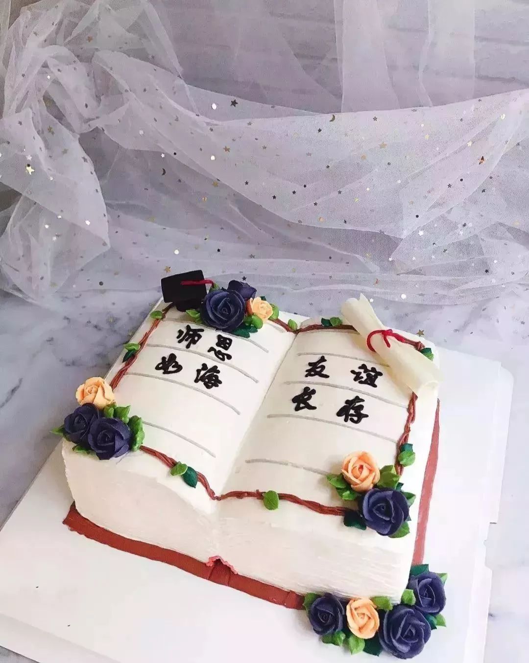 愿你此去前程似锦, 实现线上下单采购哦~ 扫码可订蛋糕,领券立减二十