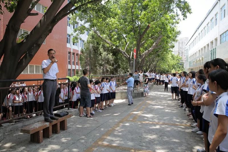 攀枝花市三中举行住校学生防震应急疏散演练活动