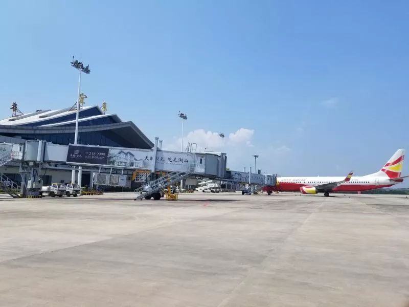 六年来,宜春明月山机场实现了跨越式发展.