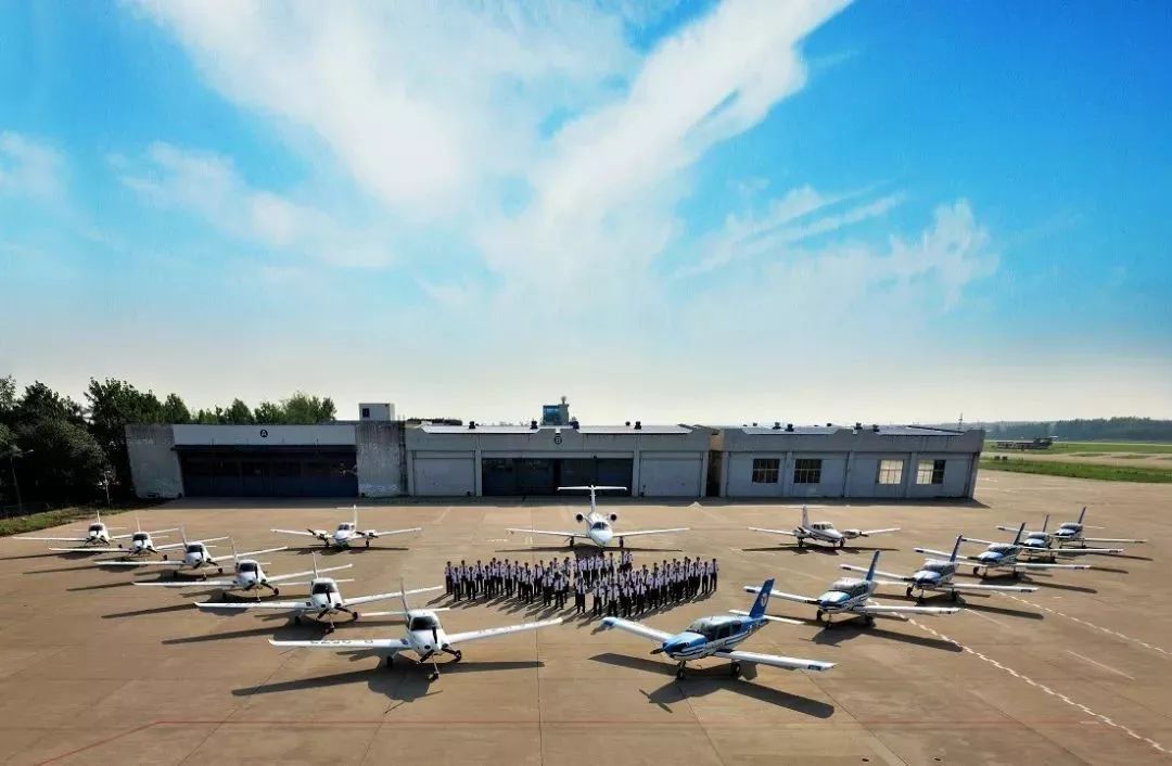 中国民航90%以上的机长都毕业于此,学校被誉为中国民航飞行员的"摇篮"