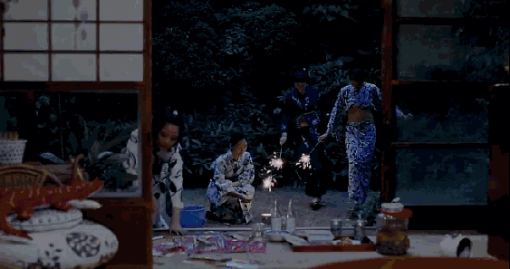 常常出现在日本动画和影视作品中,搭配着