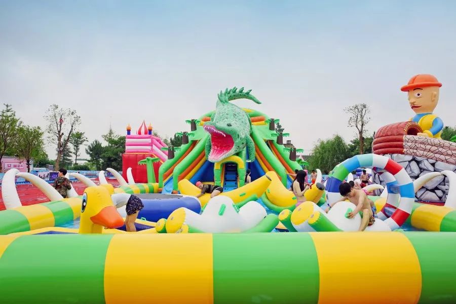 清凉指数★★★★★  十大经典项目,近万方露天乐园 n次尖叫惊险挑战