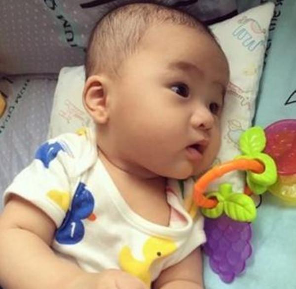                     原创            宝宝一哭就赶紧抱？什么是正确的做法？