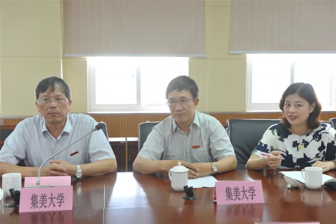 "曹敏杰副校长感谢厦门六中为集美大学提供优质生源,希望两所学校优势