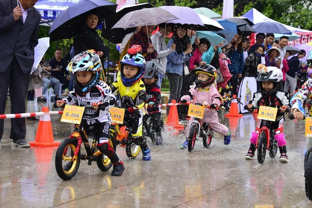 雨战文峰碑赛之儿童平衡车赛