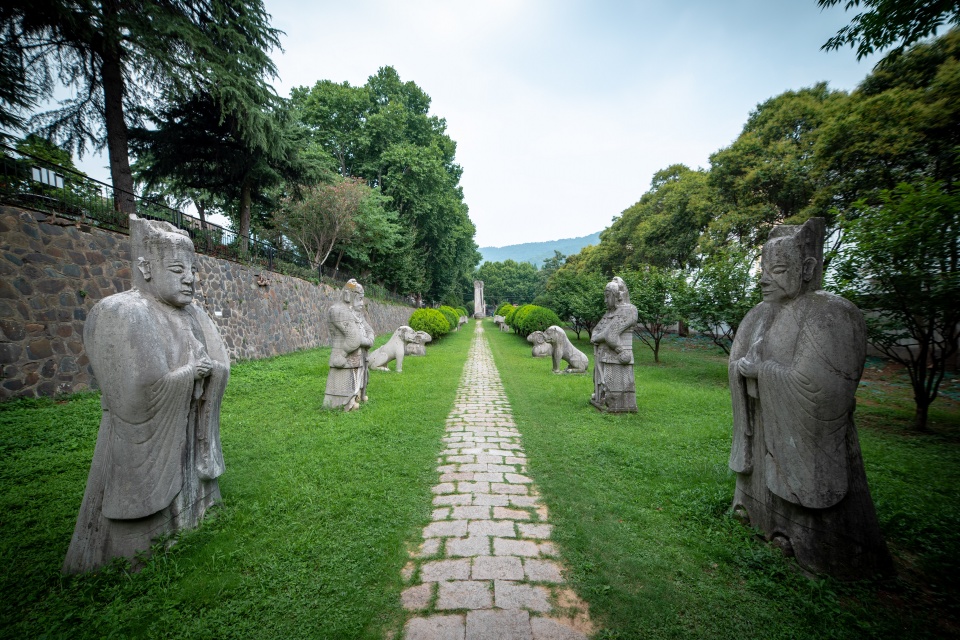 朱元璋赞他是国家万里长城，墓地却只有窄窄一绺