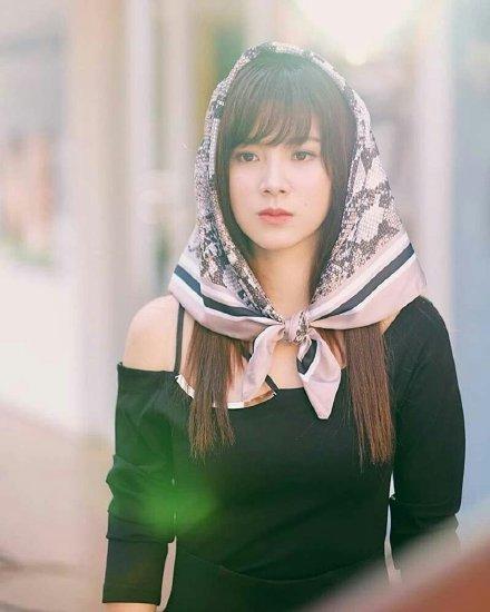 看泰剧吹落的树叶被女主的时尚穿搭教程加大牌美妆所吸引