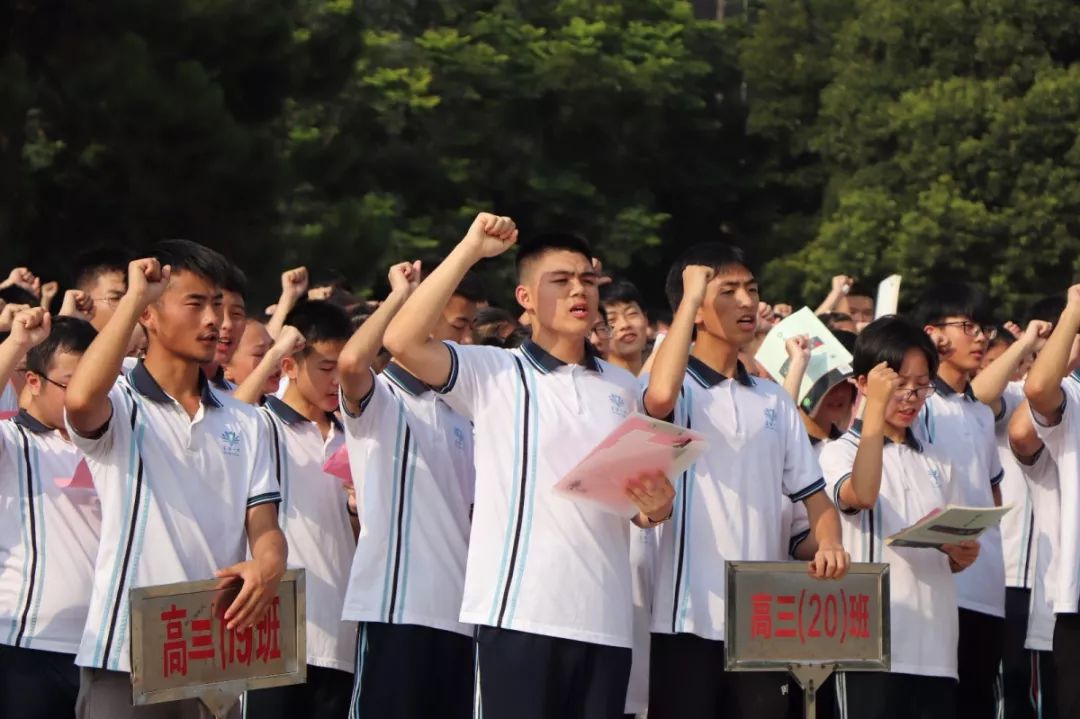 万里鞍马犹未歇,今天战鼓又催征——莲塘一中隆重举行