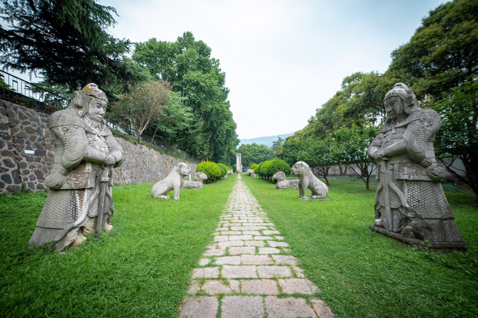 朱元璋赞他是国家万里长城，墓地却只有窄窄一绺