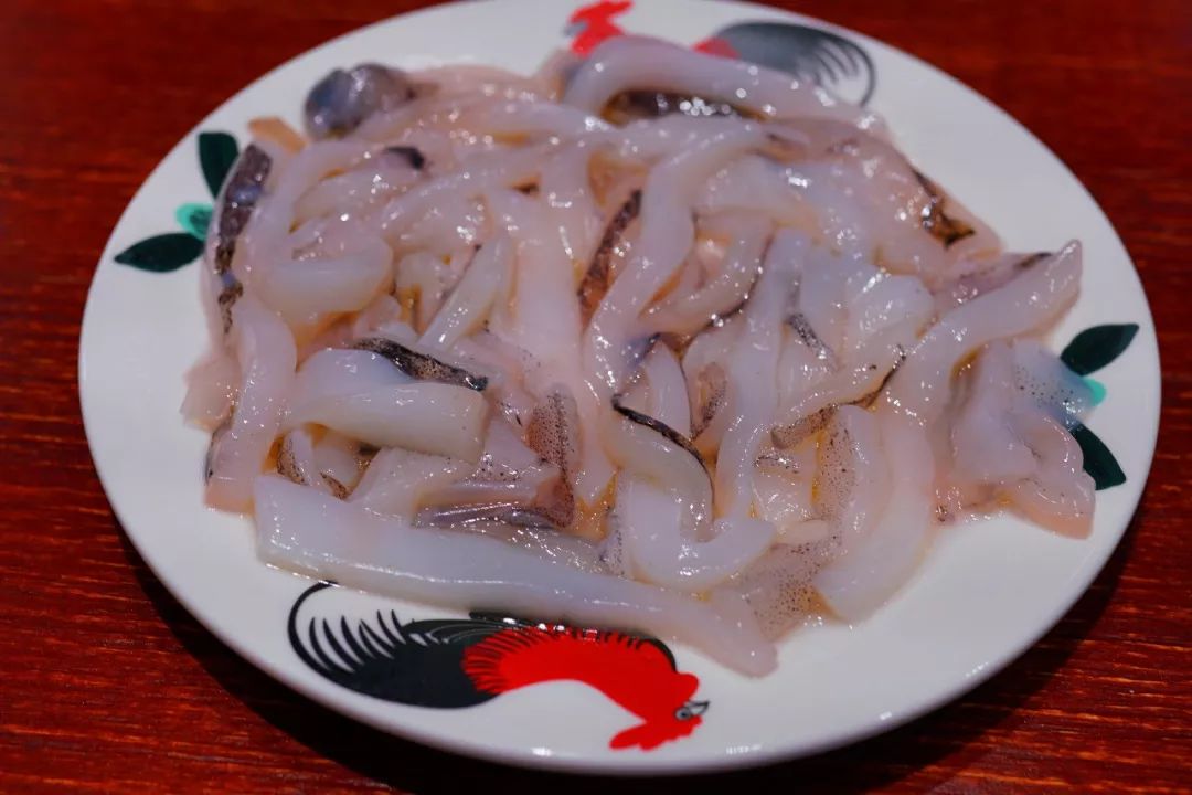 现捞的野生大鱿鱼
