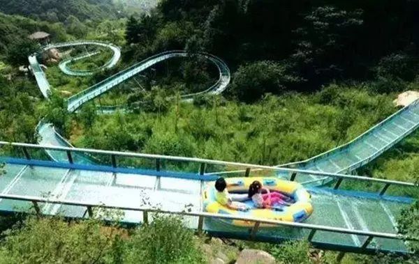 清凉寨高空玻璃漂流