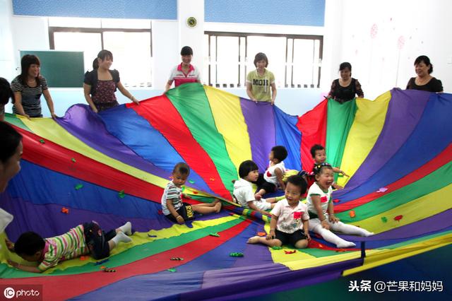吵翻妈妈圈的早教课上还是不上,我是这么想的_孩子
