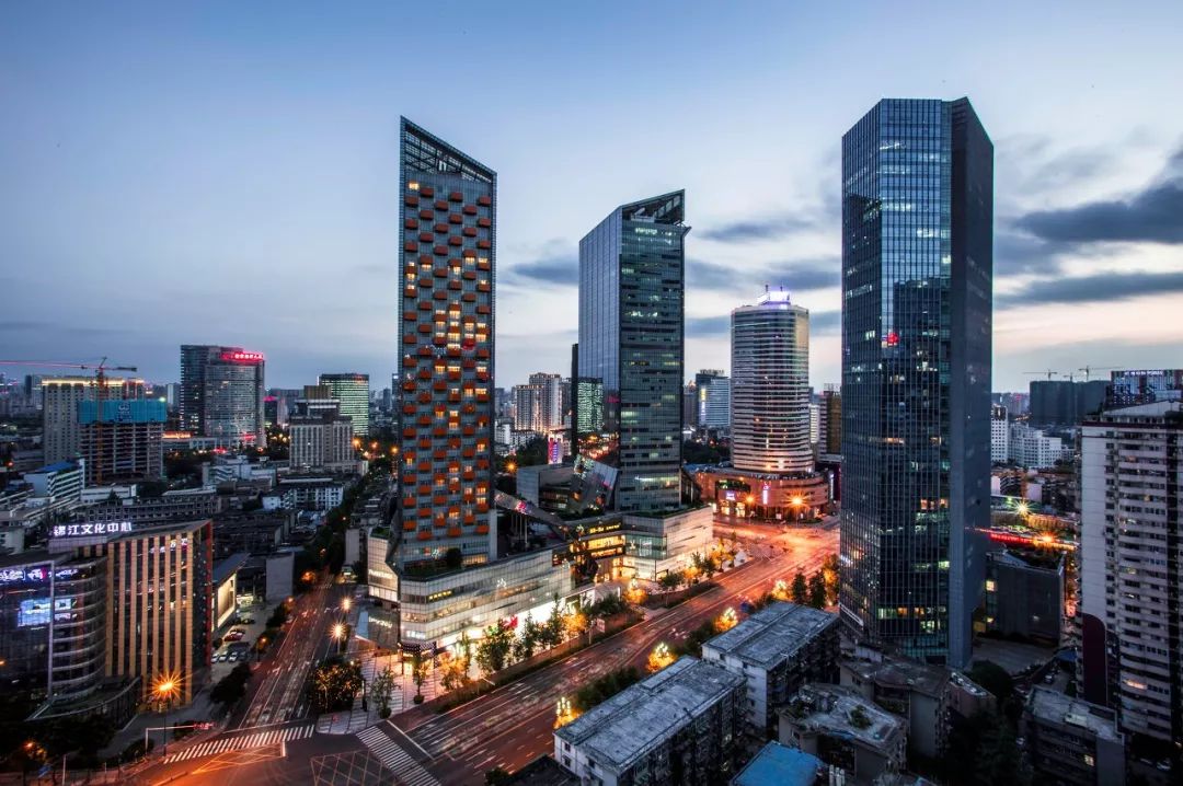 文化,商业中心和地铁交通枢纽,位于成都的几何中心