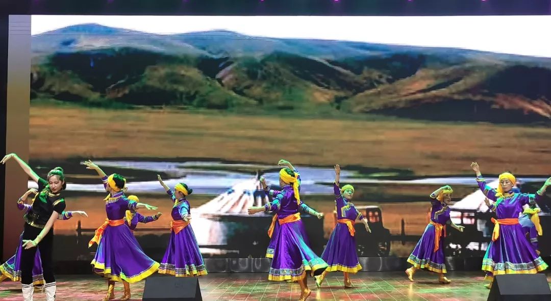 百人百组社区乌兰牧骑总团独唱《蓝色的蒙古高原》斡雅泰知青艺术团