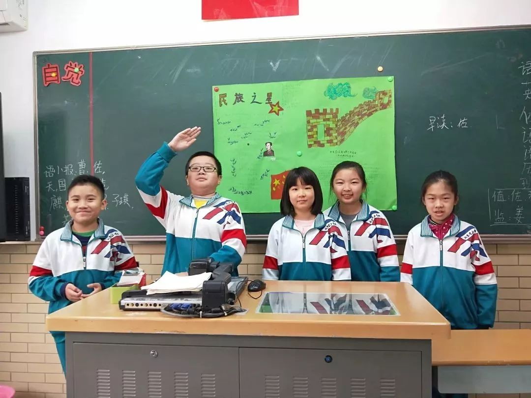 5月31日,北京景山学校特级教师周群收到一份特殊的六一礼物.