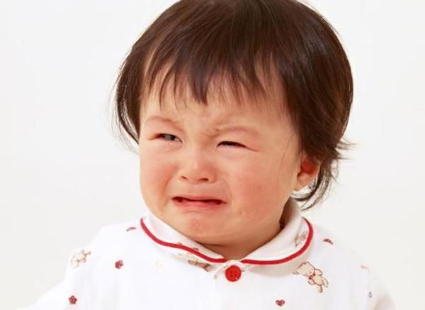                     原创            宝宝一哭就赶紧抱？什么是正确的做法？
