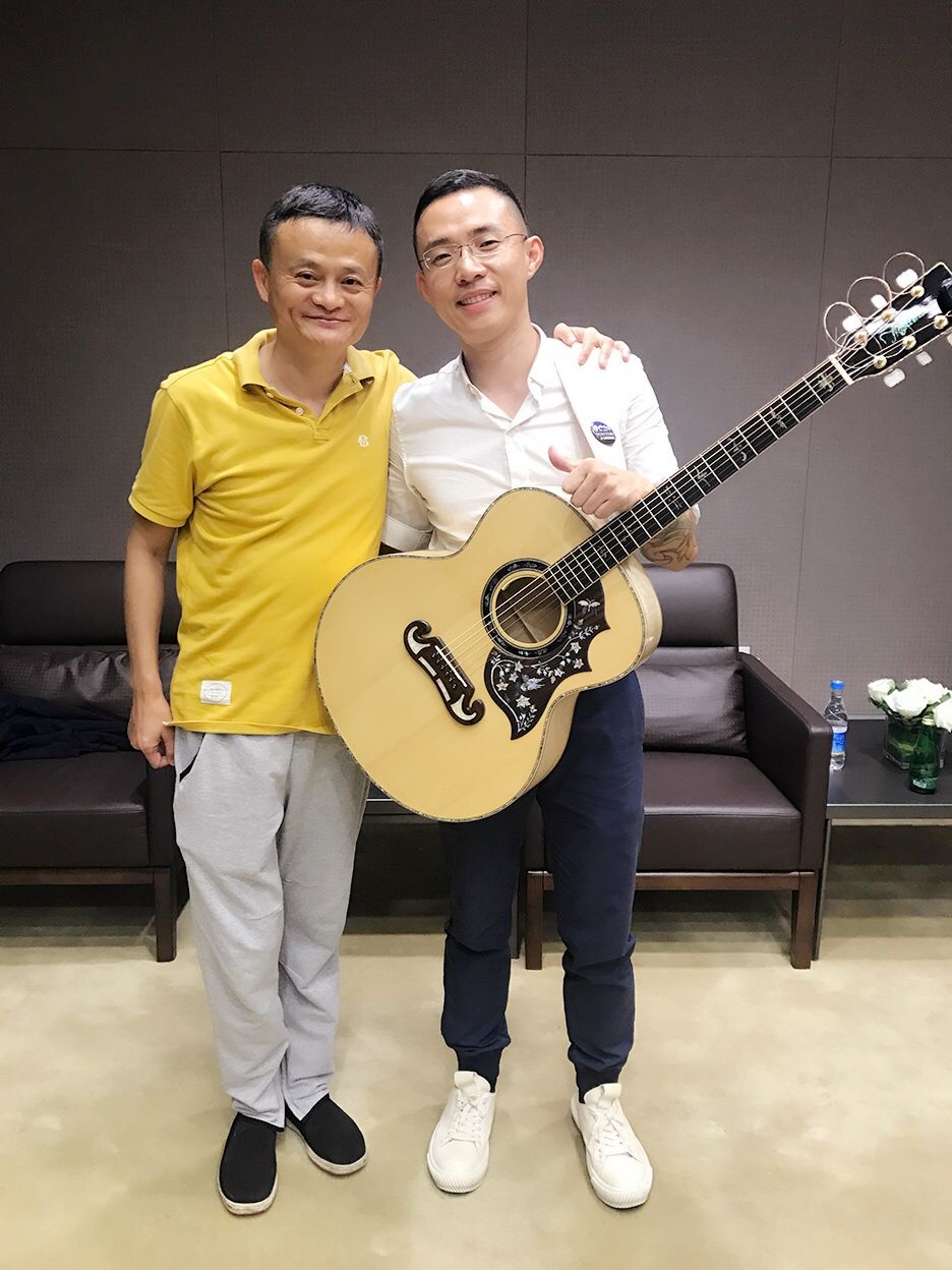 从被家人反对到帮李健、马云弹吉他,他经历了
