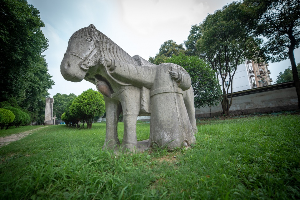 朱元璋赞他是国家万里长城，墓地却只有窄窄一绺