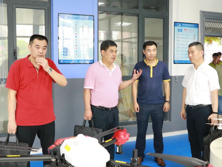 荆州市科协主席李杏华一行莅临我校调研科普基地