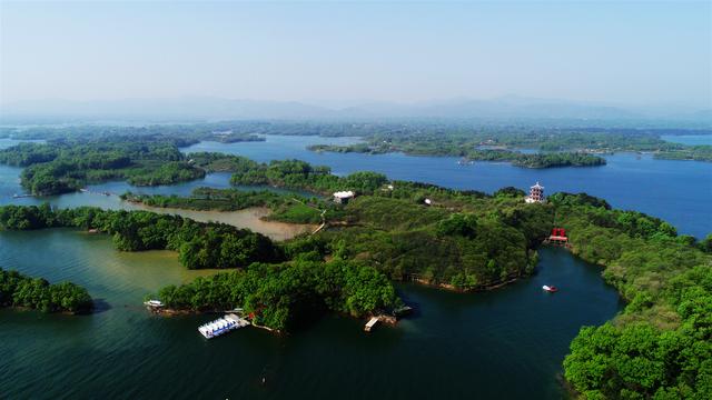 中外名模齐聚南湾湖采风，体验网红打卡项目，掀起文旅创作新高潮!