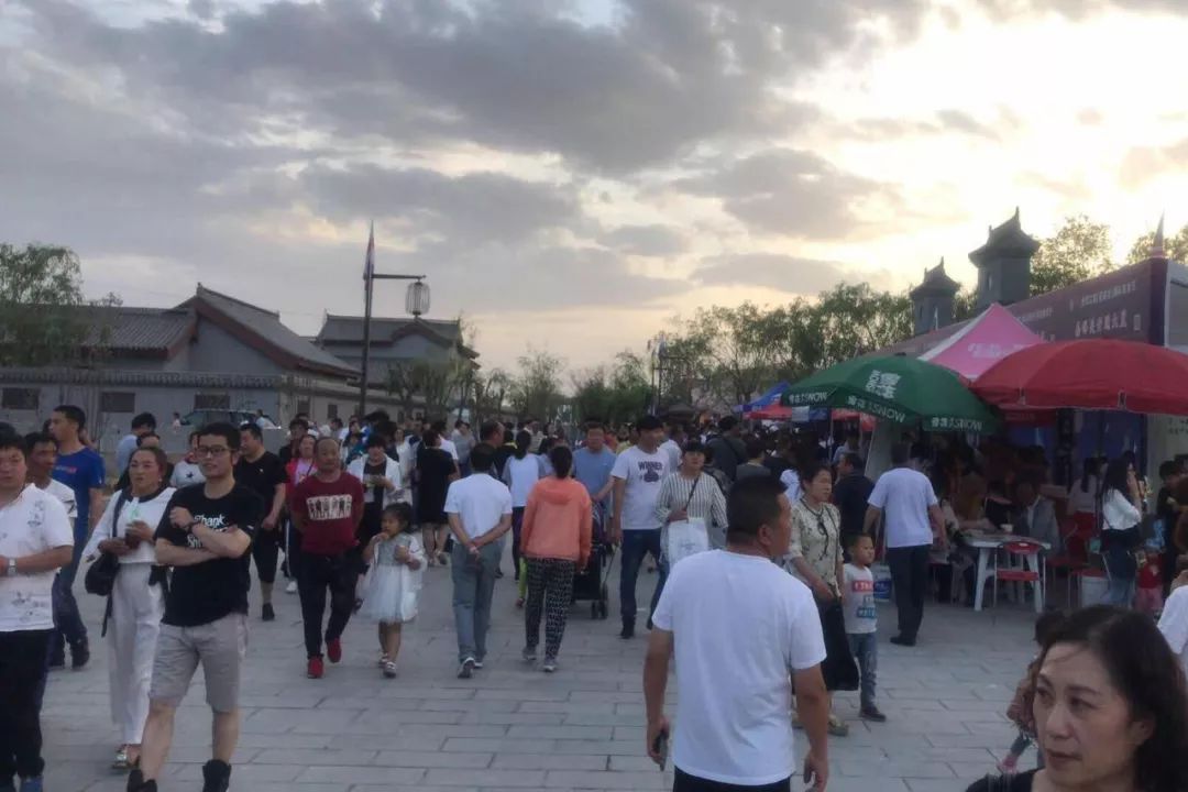在"第一届丝路天使决赛"的成功经验基础上,嘉峪关白鹿仓峪泉古街引进