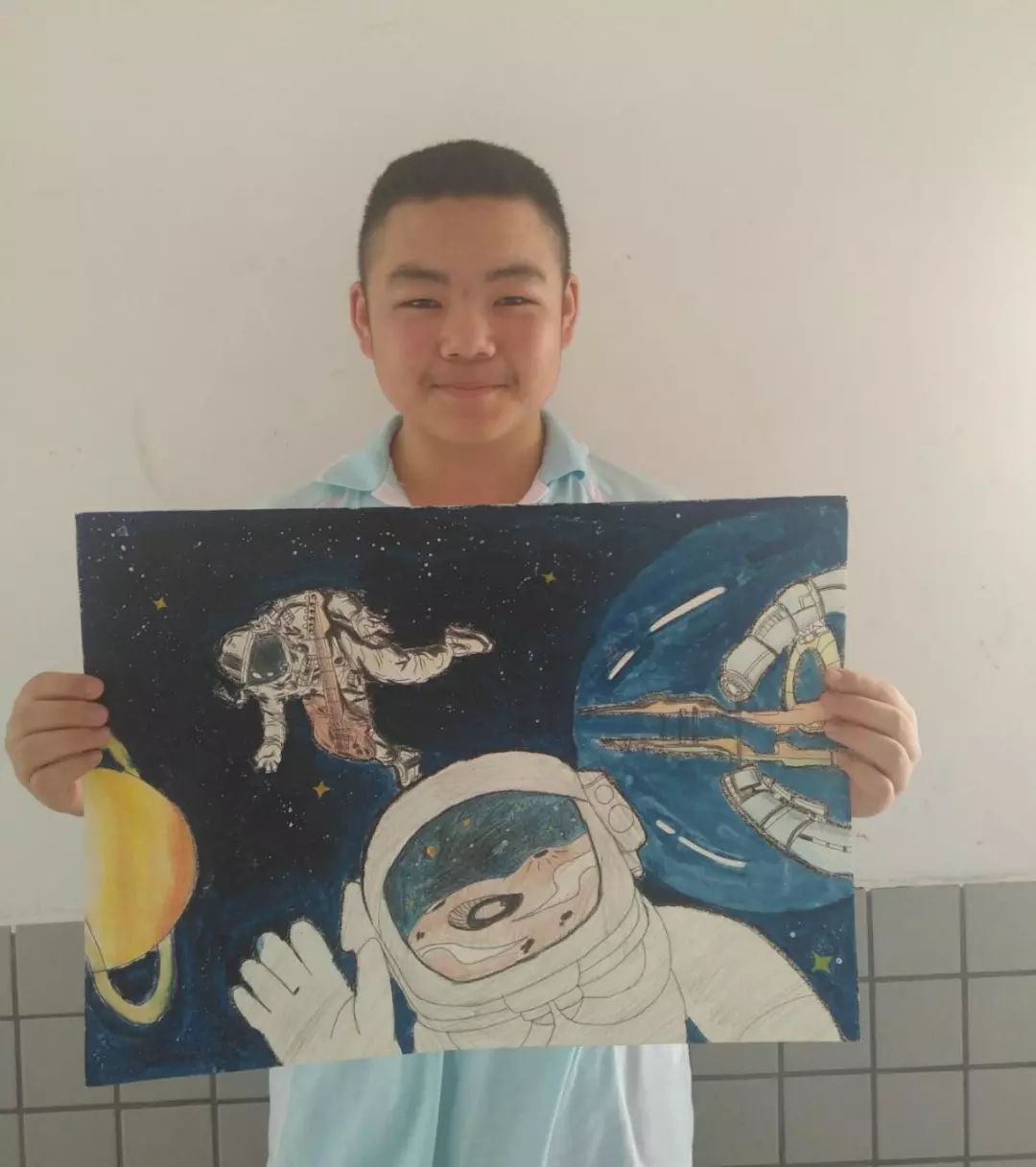 在湖南省"我的太空梦"第八届太空画创作征集活动中,我校1706班刘睿言