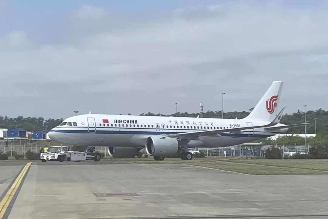 快讯| 国航浙江分公司第四架空客a320neo飞机来了!