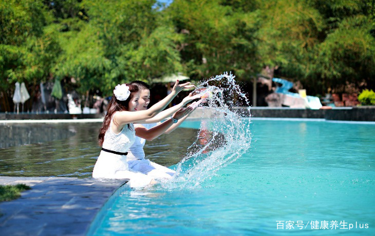                    请放下手中的藿香正气水！防止宝宝夏天中暑，这4点就够了