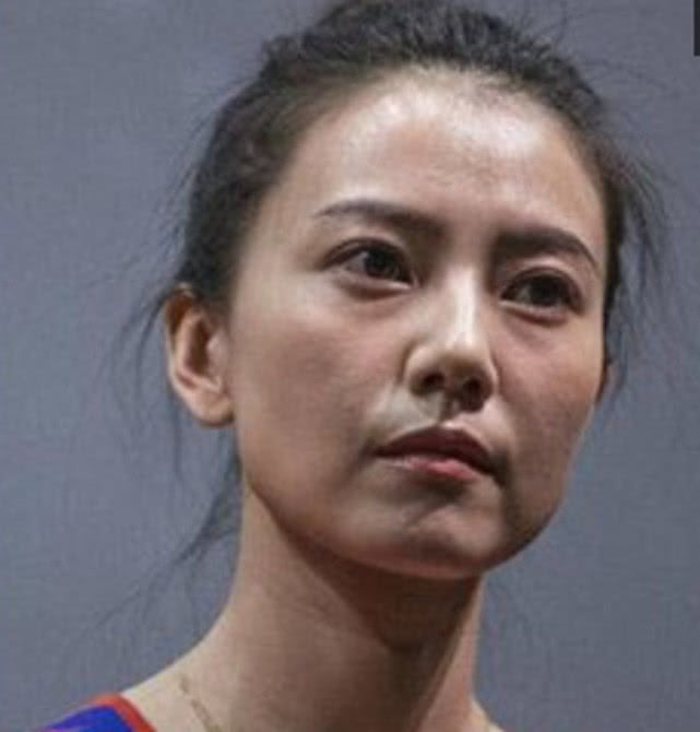 明星卸妆后蔡徐坤没下巴高圆圆脸凹陷李小璐整容痕迹明显