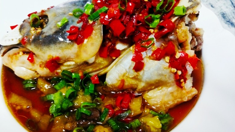 怎样做剁椒鱼头_家常鱼肉菜谱，剁椒鱼头，做法简单，美味下饭，快动手试试吧