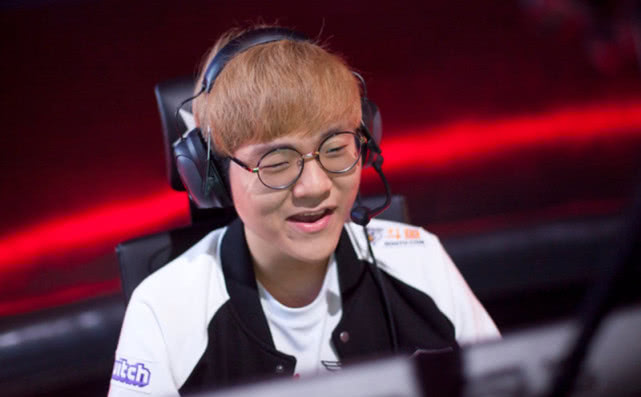 skt.teddy:我也能玩上路亚索 不知道队友信不信任我