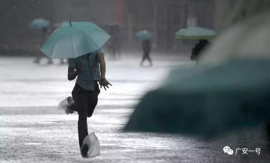 你在雨中奔跑的样子~真美