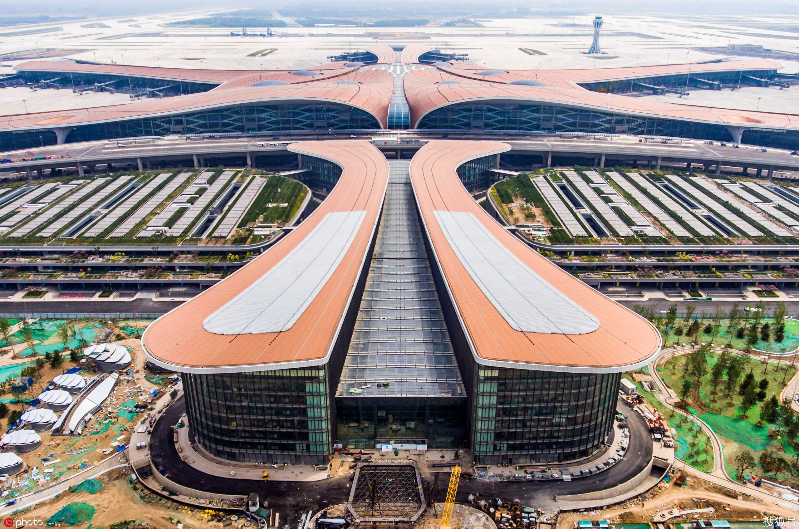 俯瞰北京大兴国际机场全貌很是壮观