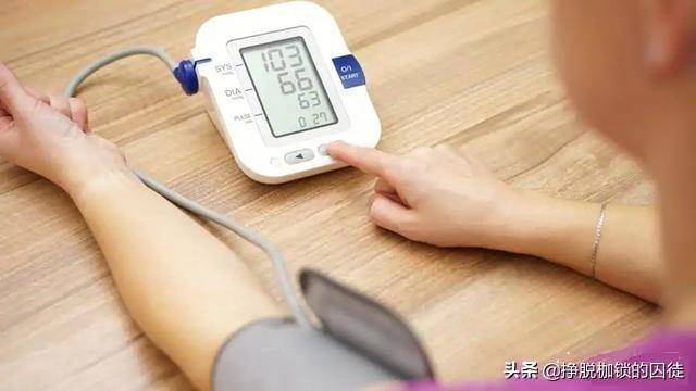 为什么会有高血压这种病 73fd31dd85cc4c6c92c2fc5640215219.jpeg