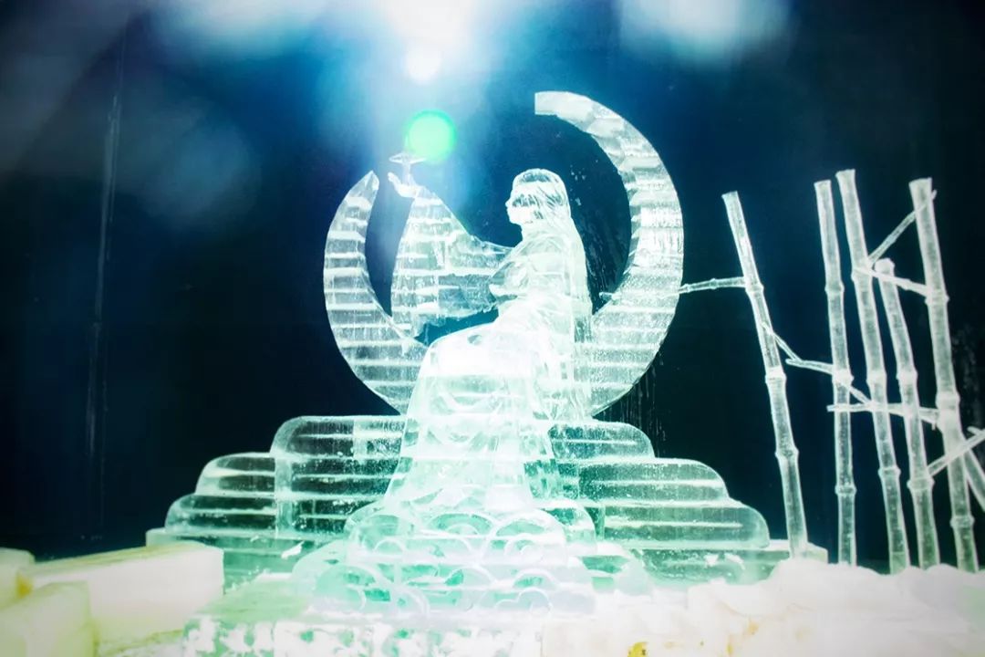而在达人村  冰雪纳凉节 1200m,零下10℃ 的室内 「溜哒冰雪王国」