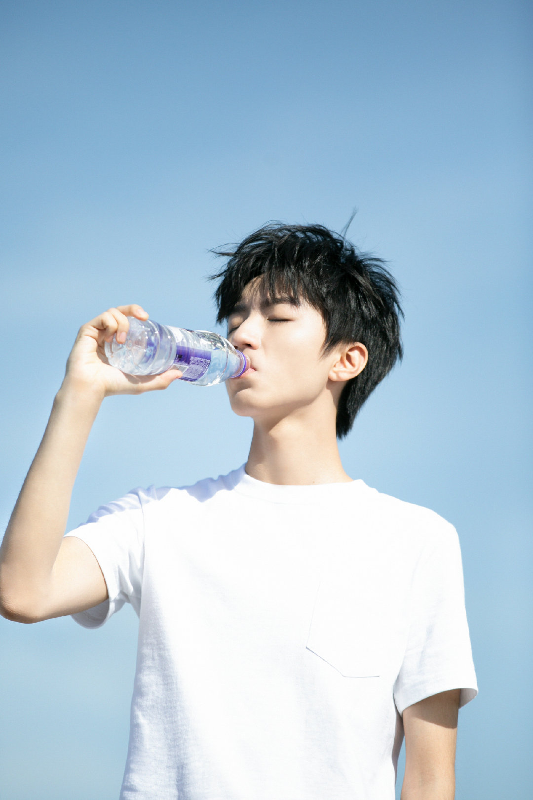 王俊凯的图片帅气迷人 96f427af0b924c23829a517c95d41a98.jpeg