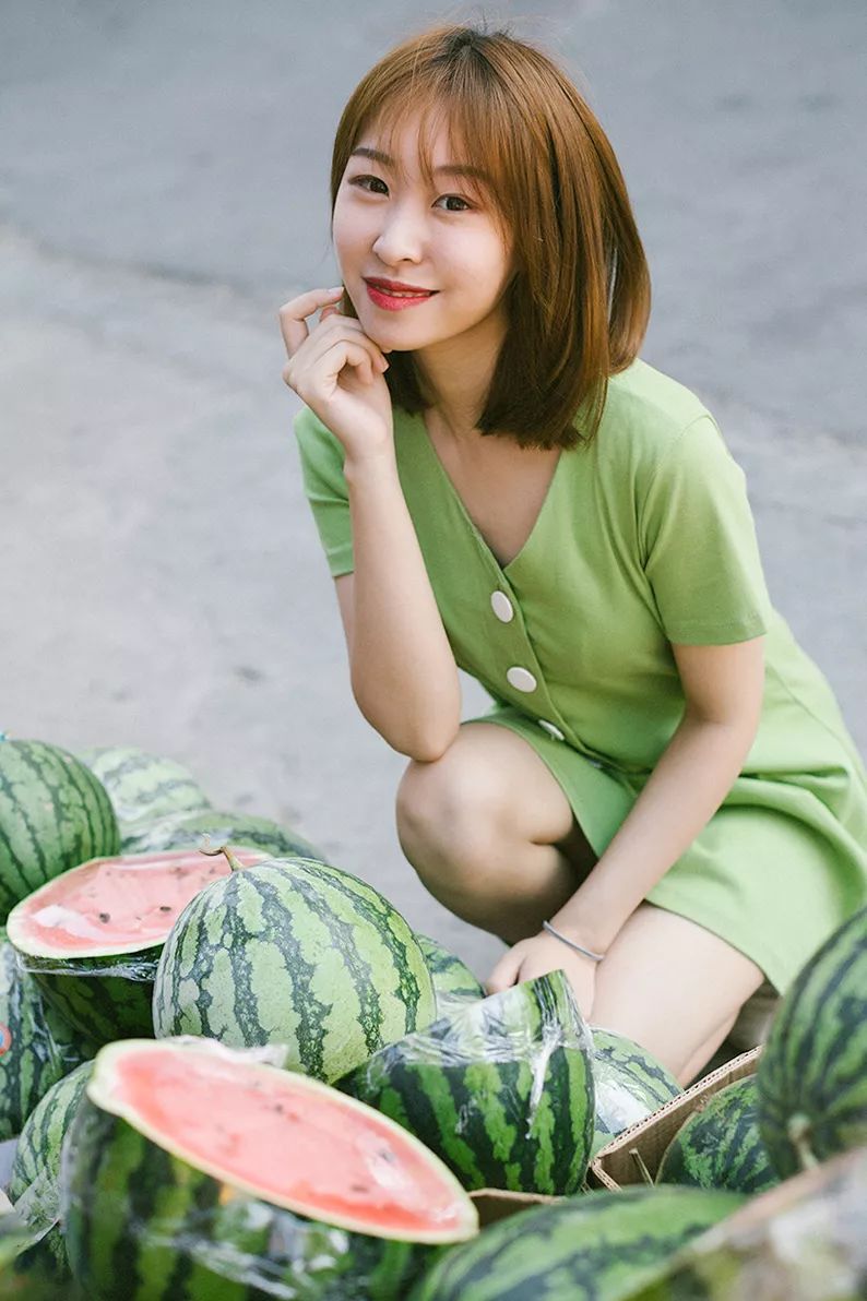 我带妹子在脏,乱,差的「菜市场」拍了组照片,结果.