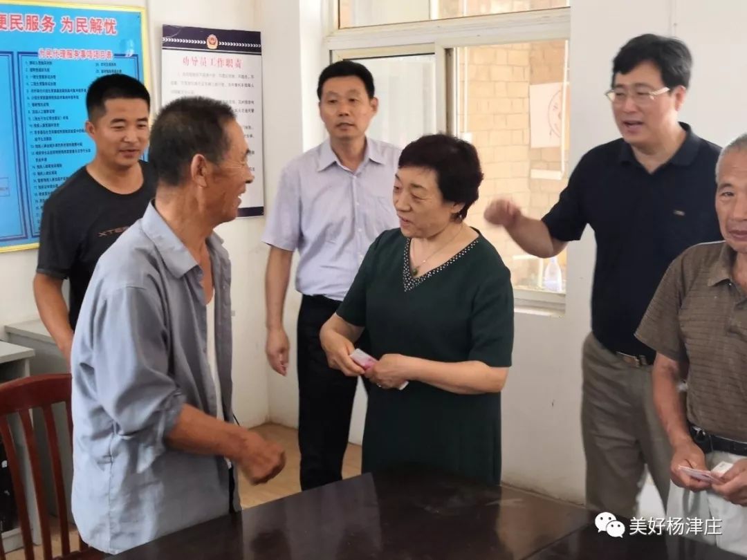 区人大常委会副主任,区总工会主席刘晓梅同志走访慰问