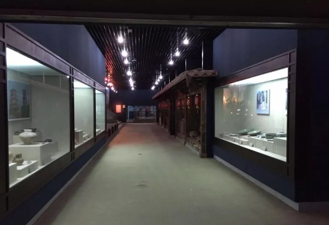 二楼是晋江市博物馆的展区,该展区有2000平方米,以"晋江历史风景线"