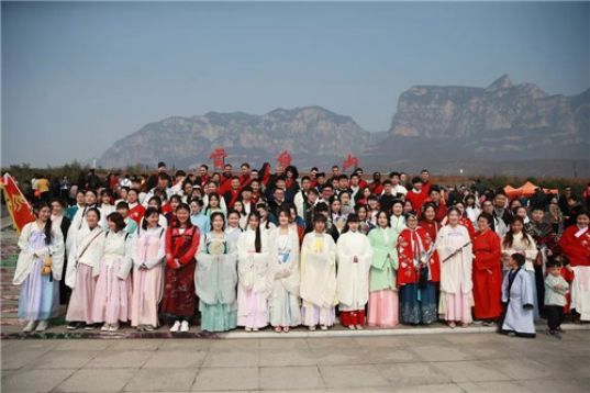 "服章之美谓之华,礼仪之大谓之夏",中华民族传统服饰文化是中华民族