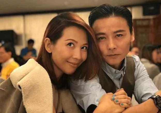 45岁蔡少芬怀三胎,与张晋飙演技报喜,公布喜讯的方式太特别了!