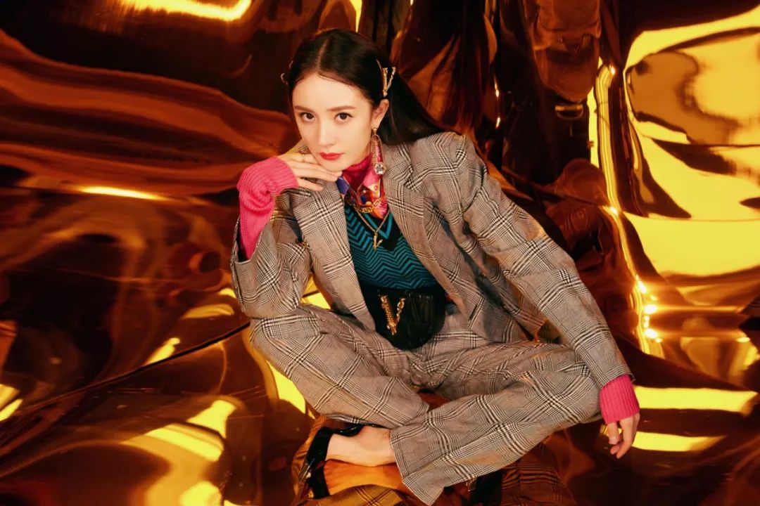 壹周时尚杨幂成为versace首位华人代言李宁再一次闯入巴黎时装周gucci