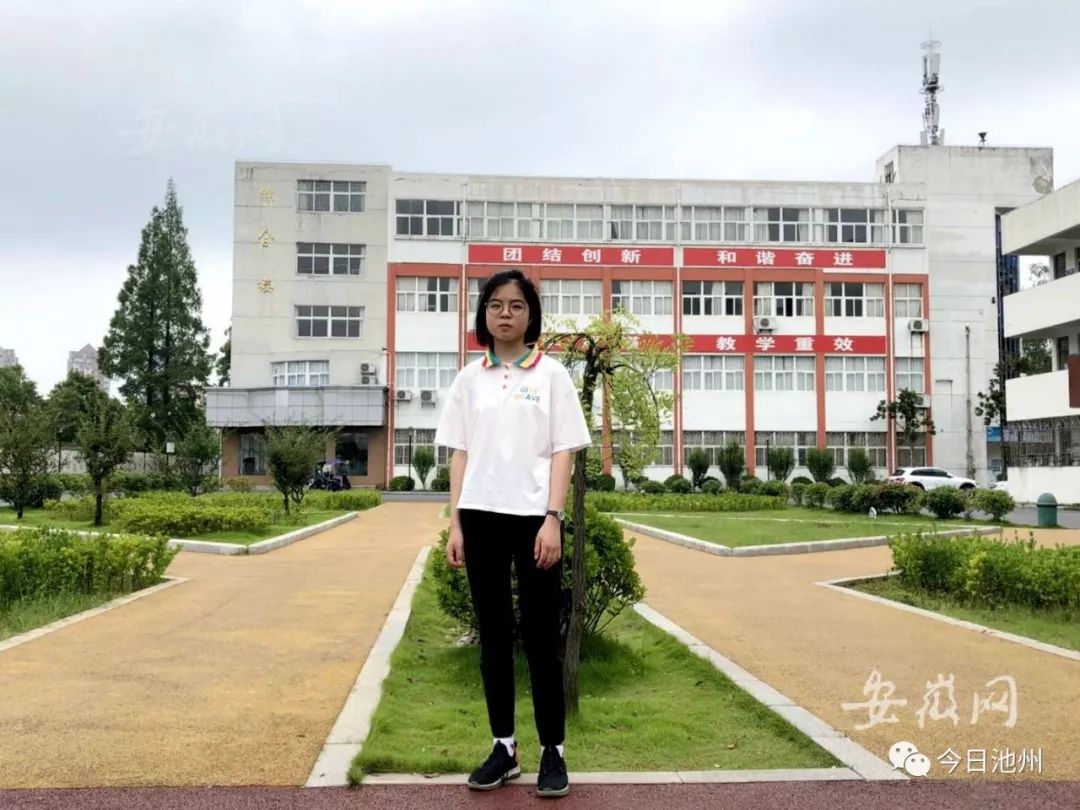 今年,来自池州市第二中学严语同学以文化课707分的好成绩位列池州市