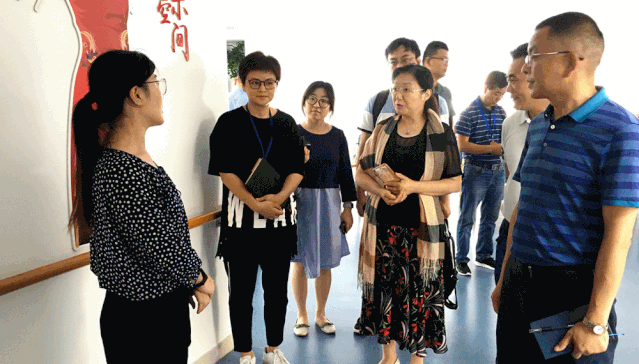 ① 青剑湖社区② 维纳花园社区6月28日下午,向春玲教授作《社会转型与