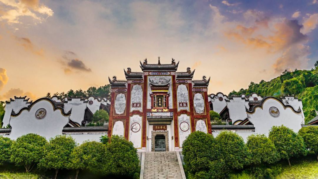 (1)屈原故里文化旅游区 景区是以屈原祠,屈原衣冠冢为主要内容的屈原