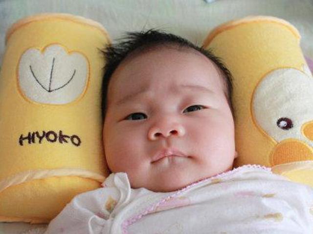 老人月子里给孩子睡扁头真的好吗?危害不少