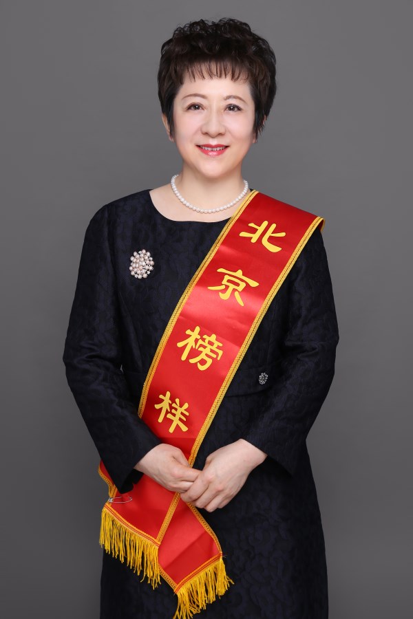 北京第七届全国道德模范候选人张晓艳为贫困地区送去医者仁心