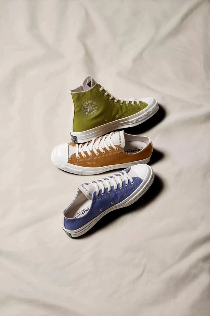 火影忍者 x adidas 小樱主题,以一款全新 Boost 跑鞋为蓝本,配色方面,鞋面领口部分为红色,鞋垫上印有 《火影忍者·疾风传》 Logo 、小樱动画形象以及小樱衣服上的圆环图案,彰显主题。 澳门永利娱场登陆